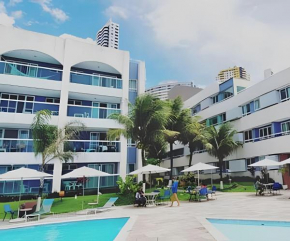 Estúdio próximo a praia, com piscina e estacionamento